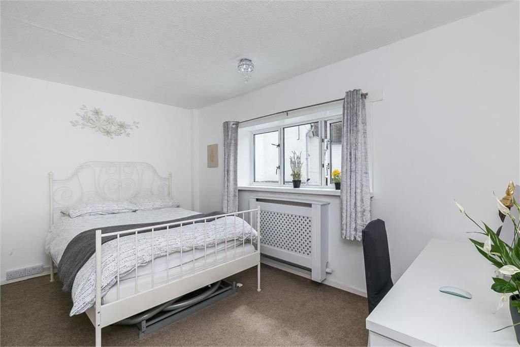 Dreghorn House 4 Bedrooms 3 Toilets 3 Reception Free Parking 233 Mbp Wifi Единбург Екстериор снимка