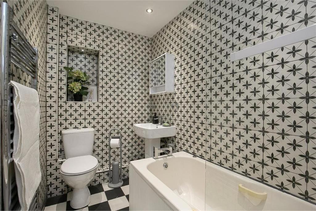 Dreghorn House 4 Bedrooms 3 Toilets 3 Reception Free Parking 233 Mbp Wifi Единбург Екстериор снимка